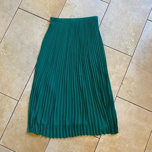 Aritzia Babaton Jude skirt, emerald green, size M